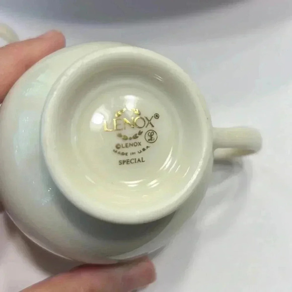 Set of 2 Lenox Special holly footed tea cups gold rim made in USA 3” tall - Picture 7 of 7